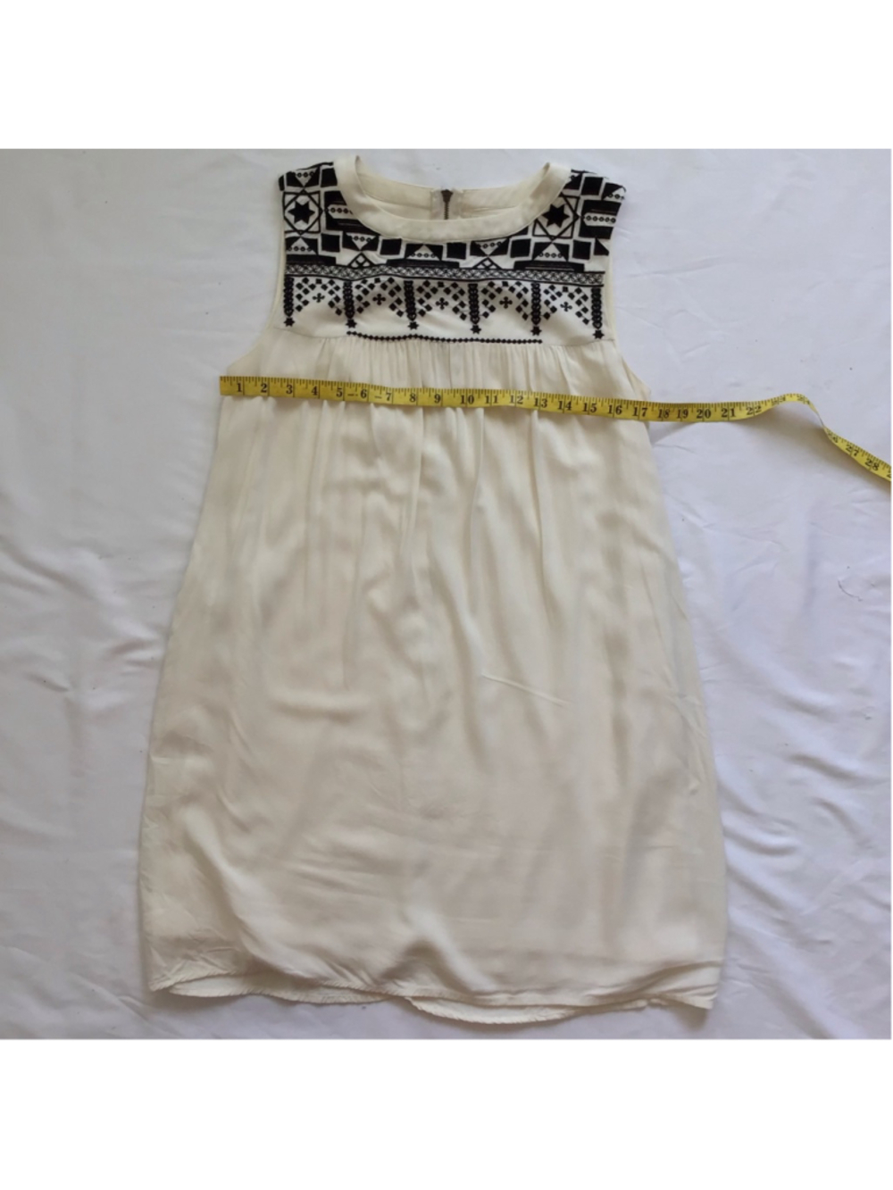 Love Fire Women Elegant White & Black Embroidered Sleeveless Mini Dress M - Picture 9 of 13